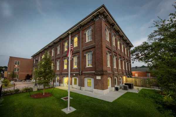 The Suites at Algiers Point