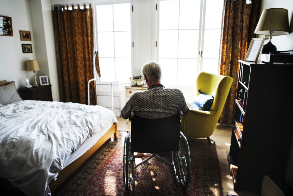 What To Look For in a Senior Living Community for a Loved One With Parkinson’s